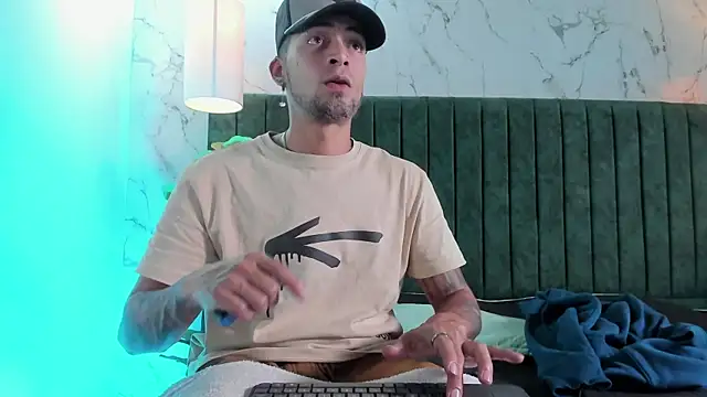 DrakeNeumann live cam on StripChat