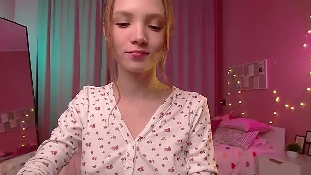 Adria_Arjona webcam