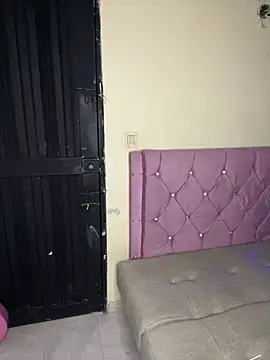 CatwomanAndHotman webcam