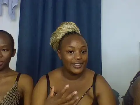 Curvycutie012 webcam