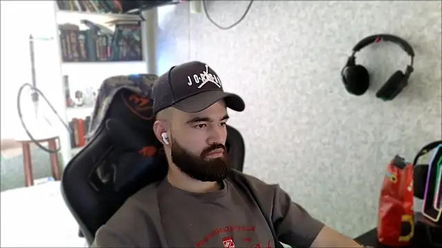 _Serious_Man webcam