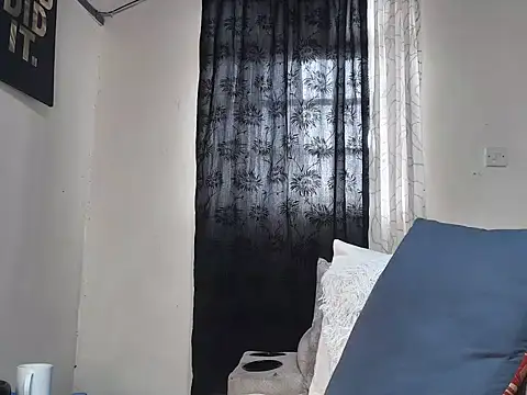 sexyleah25 webcam