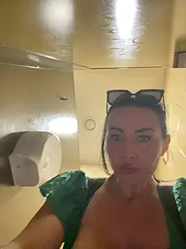 CrazzyChicks webcam