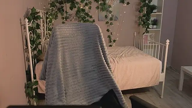 last_hxpe live cam on StripChat