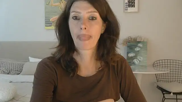 WhiteQueen888 webcam