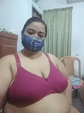 momo_loves webcam
