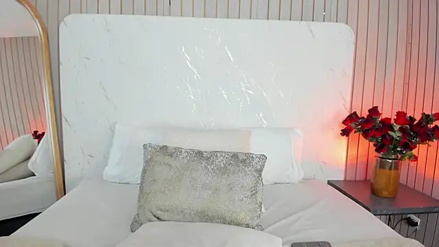 EmelyParker webcam