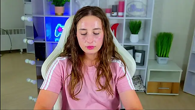 NadinnL webcam