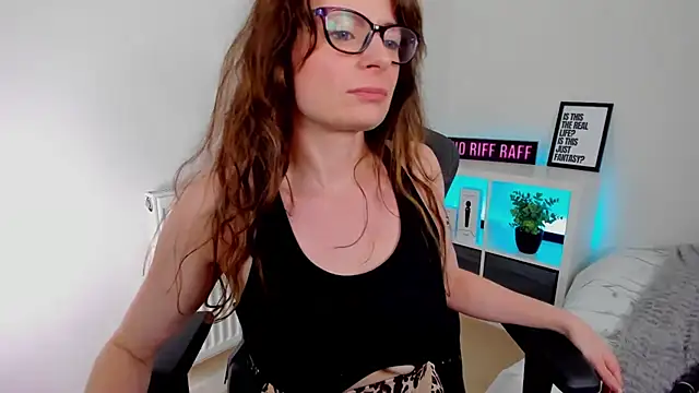 LucieWinters_UK webcam