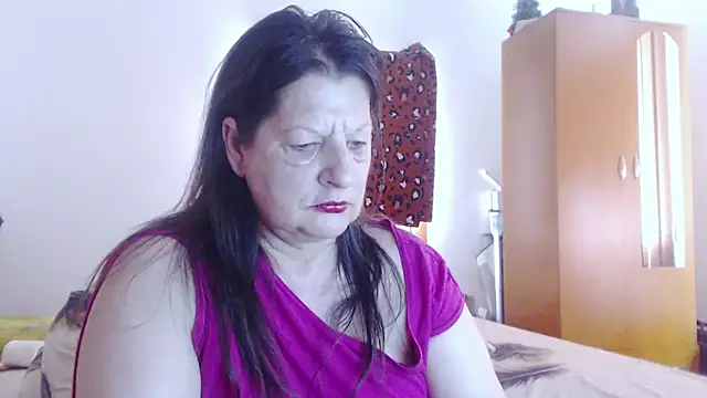 ExtasyMature live cam on StripChat