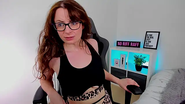 LucieWinters_UK webcam