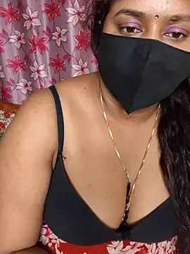 LouleyRani_ webcam