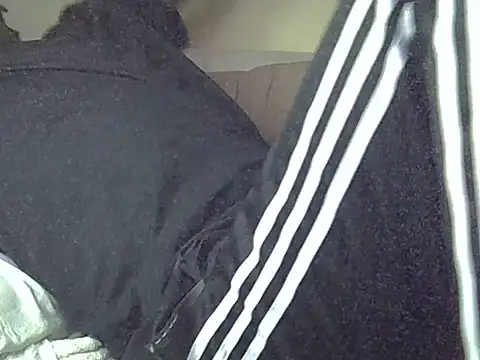 Delicious-D live cam on StripChat