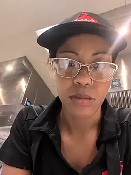 Synfulsymone9 live cam on StripChat