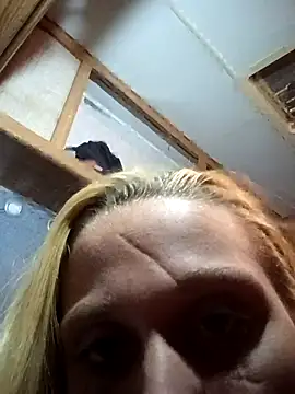 Queen2454 webcam