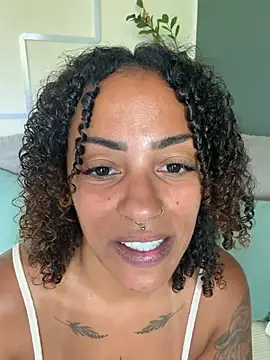 SweetPetiteNoir webcam