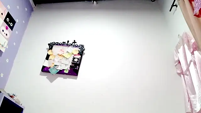 PetiteIvoryQueen19 webcam