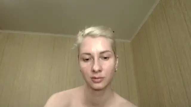 BlondieOnline_ webcam