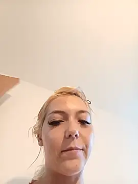yasmi25 webcam