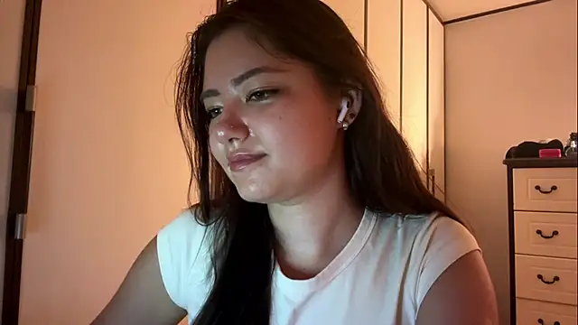AnyaVibee webcam