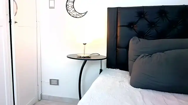 NatalyGuzman26 live cam on StripChat