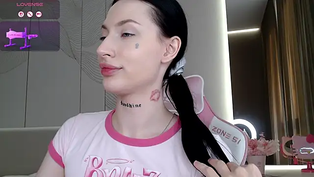 jenniferqueen11 - JenniferQueen11's free webcam - UK Sex Cams