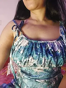Ishaa_03 live cam on StripChat