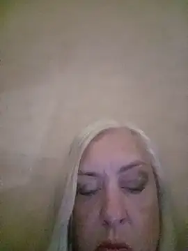 Julia20X live cam on StripChat