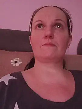 BustyLadyAlma webcam