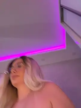 mollyxxx - Mollyxxx's free webcam - UK Sex Cams