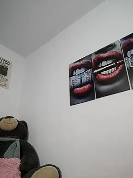 downsonMia webcam