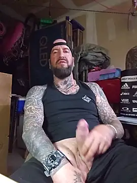Beardedtattood webcam
