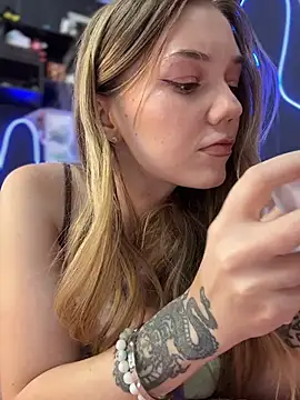 MilaMoone live cam on StripChat
