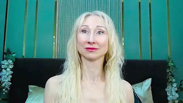 KissDreamm live cam on StripChat