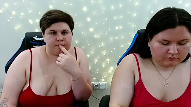BeckyAndHellen webcam