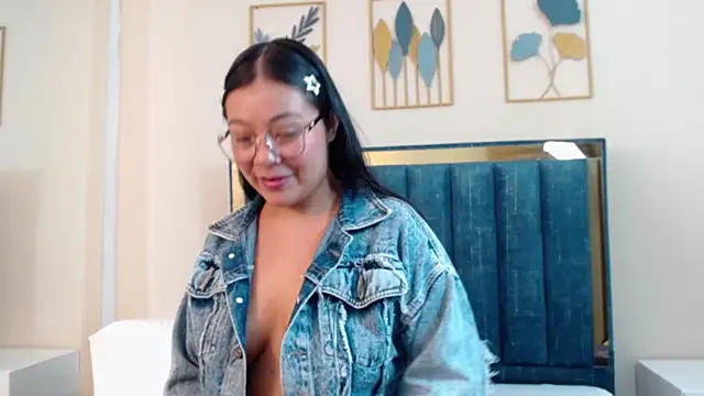 MilaaAdams webcam