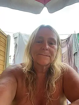 Blondnboujee53 webcam