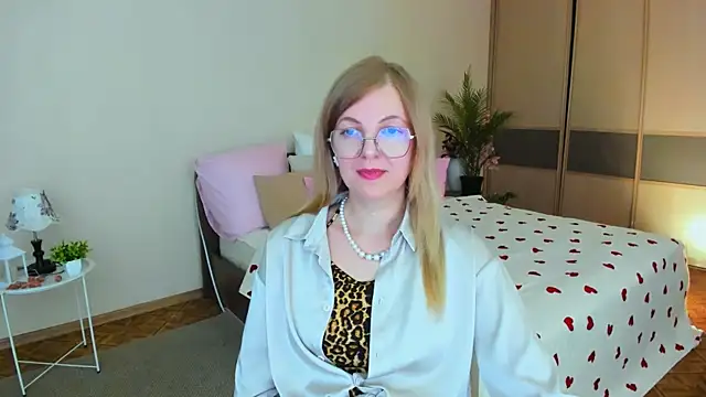 youruniverser - YourUniverser's free webcam - UK Sex Cams