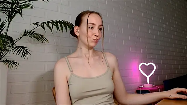 WhitePrincessLuna webcam
