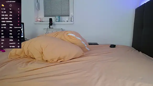 AlicePlushWhispers webcam