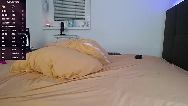 AlicePlushWhispers webcam
