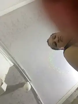 XHotJuicyBootyXX webcam