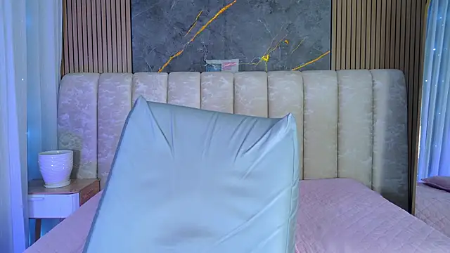 mia_scot webcam