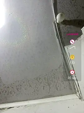 XHotJuicyBootyXX webcam
