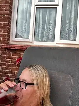 Blondnboujee53