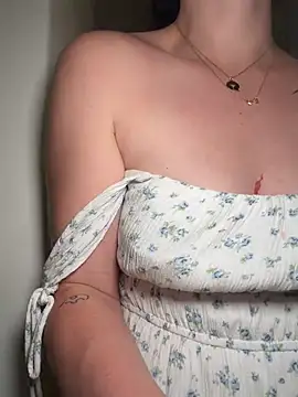 aus_queen webcam