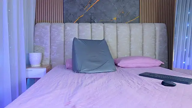 mia_scot webcam