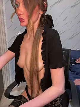 AliceeXHottie webcam