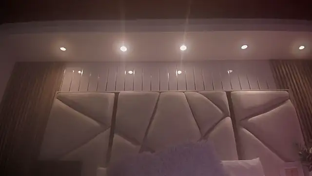 chloe_larson webcam
