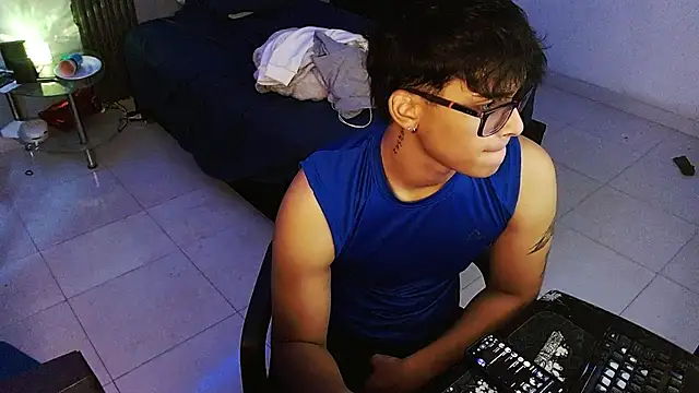 Mr_yisuzz webcam